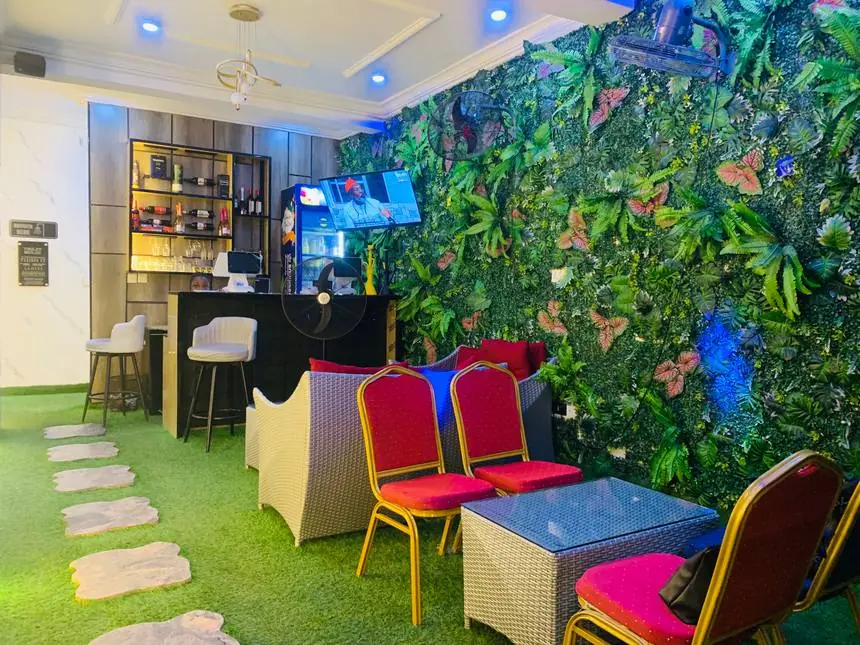 Priestley — Garden Bar