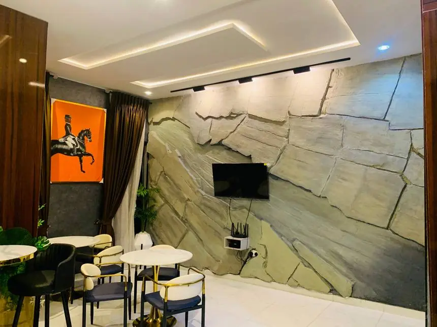 Priestley — Stone Wall Lounge
